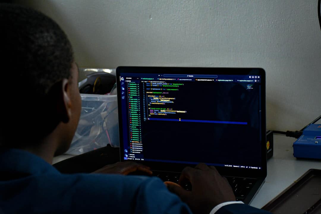 Exploring the Minecraft Programming Language for Education