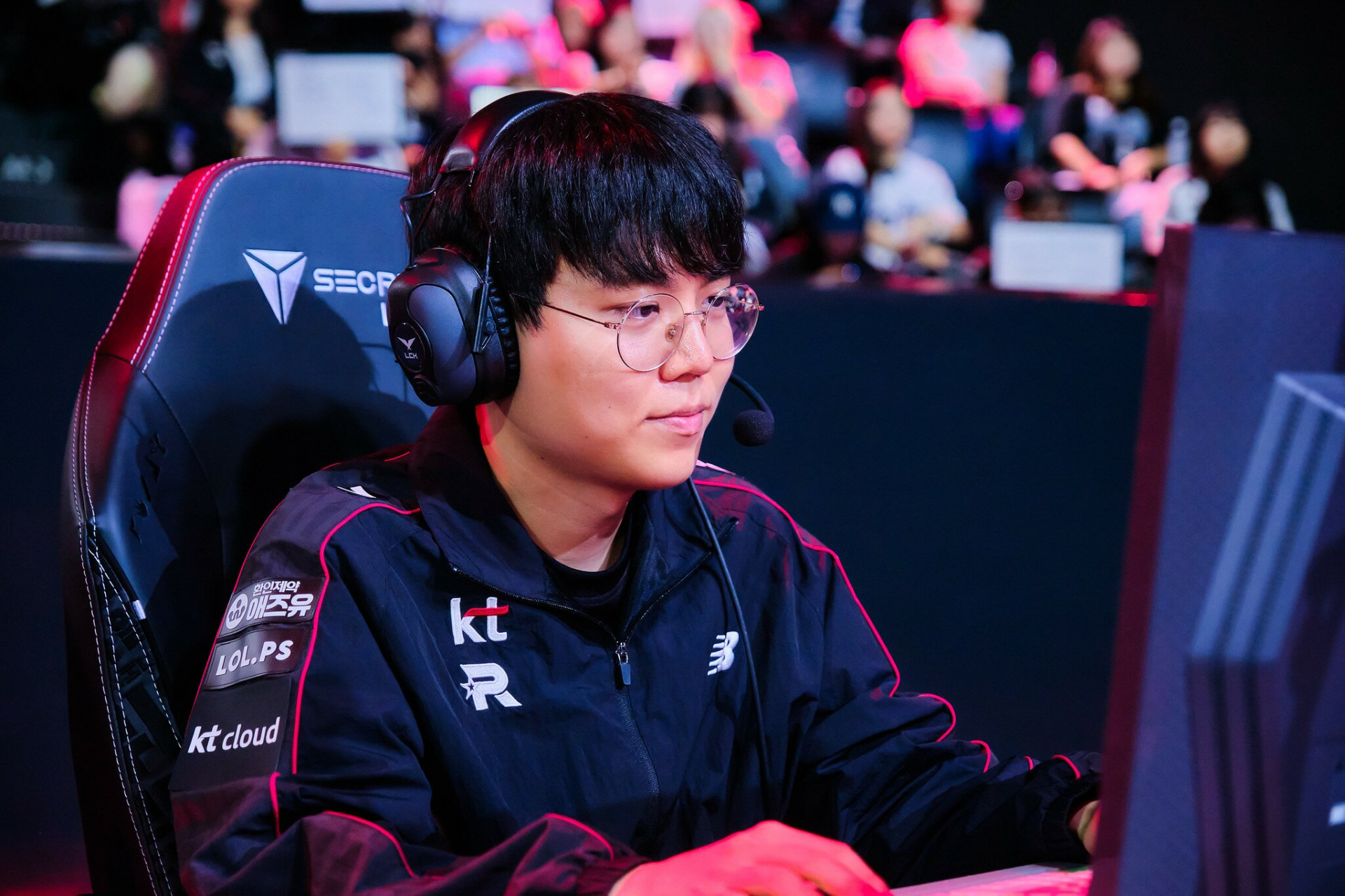 KT strike first against DK with fantastic aggro-juggling… 1-0